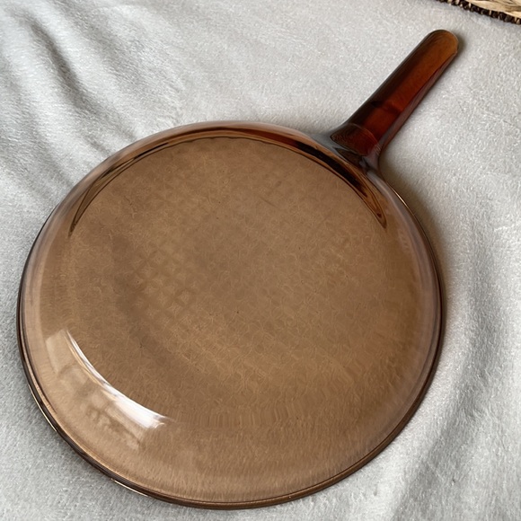 Vision Corning 10 1/2” Large Amber Frying Pan - Picture 7 of 11